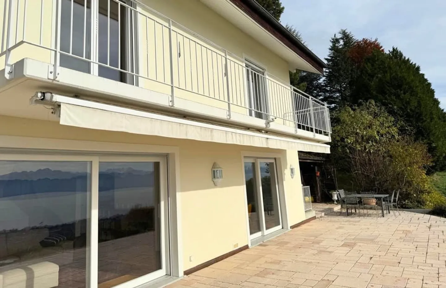 Maison individuelle avec vue panoramique sur le lac - Photo 4 sur 13