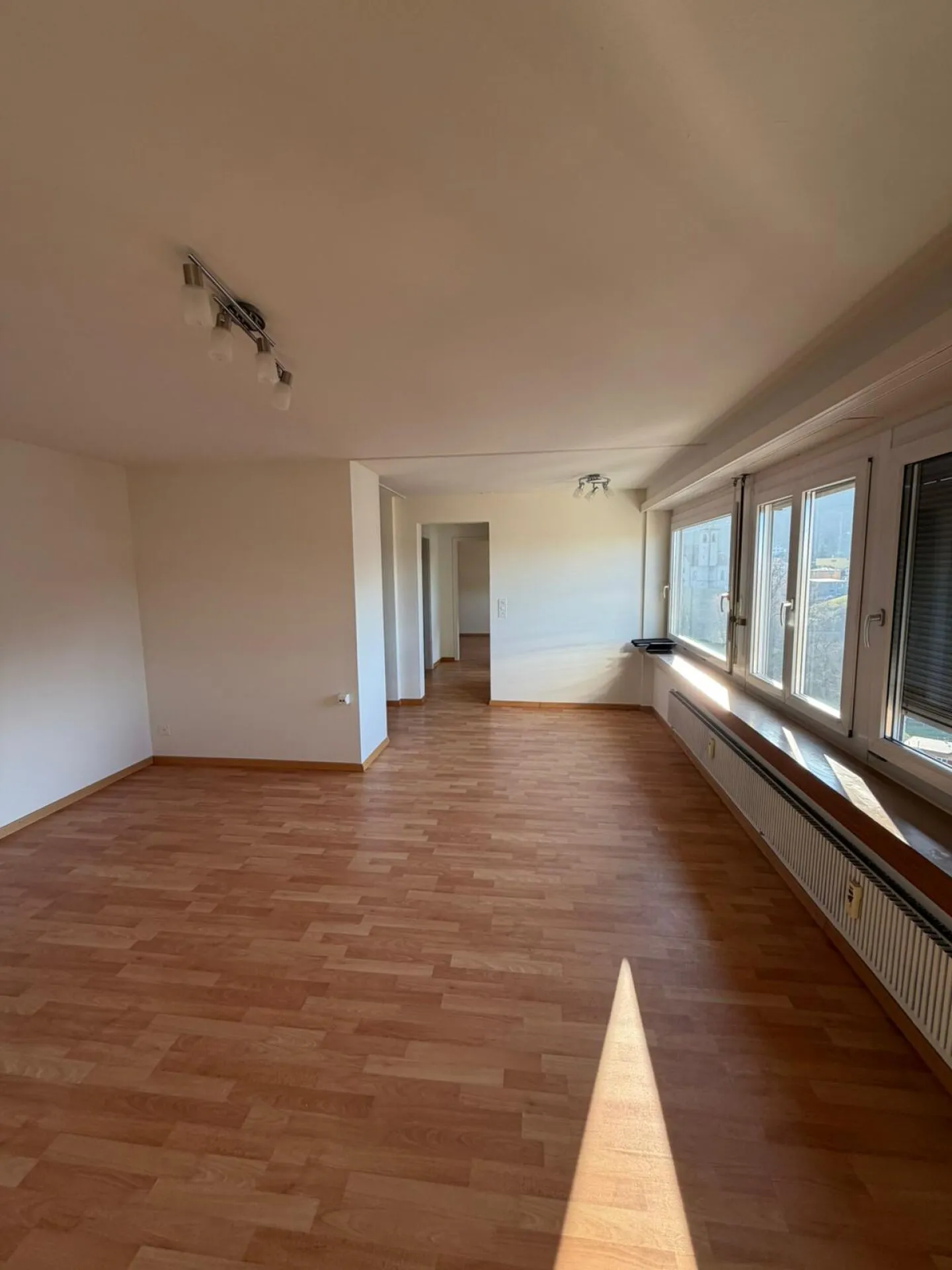 Cozy 2.5 room apartment in idyllic location - Photo 3 of 7