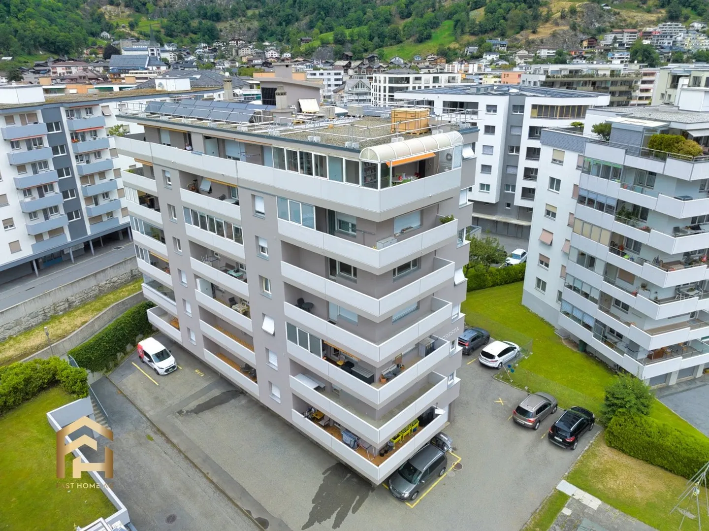 Grosszügige 4.5-ZWG mit Balkon, Aussicht und zentraler Wohnlage in Nat - Photo 1 of 13