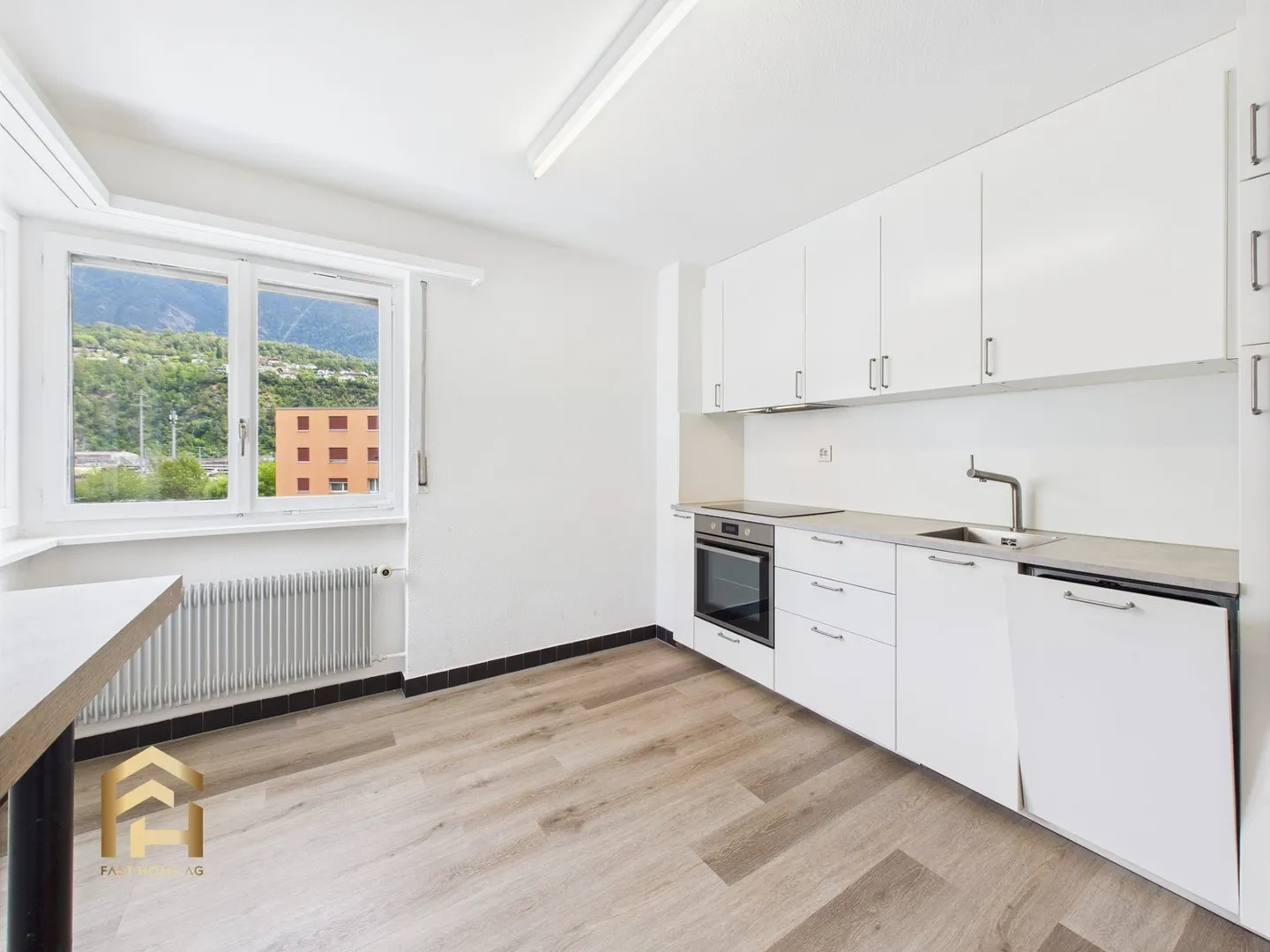 Grosszügige 4.5-ZWG mit Balkon, Aussicht und zentraler Wohnlage in Nat - Photo 2 of 13