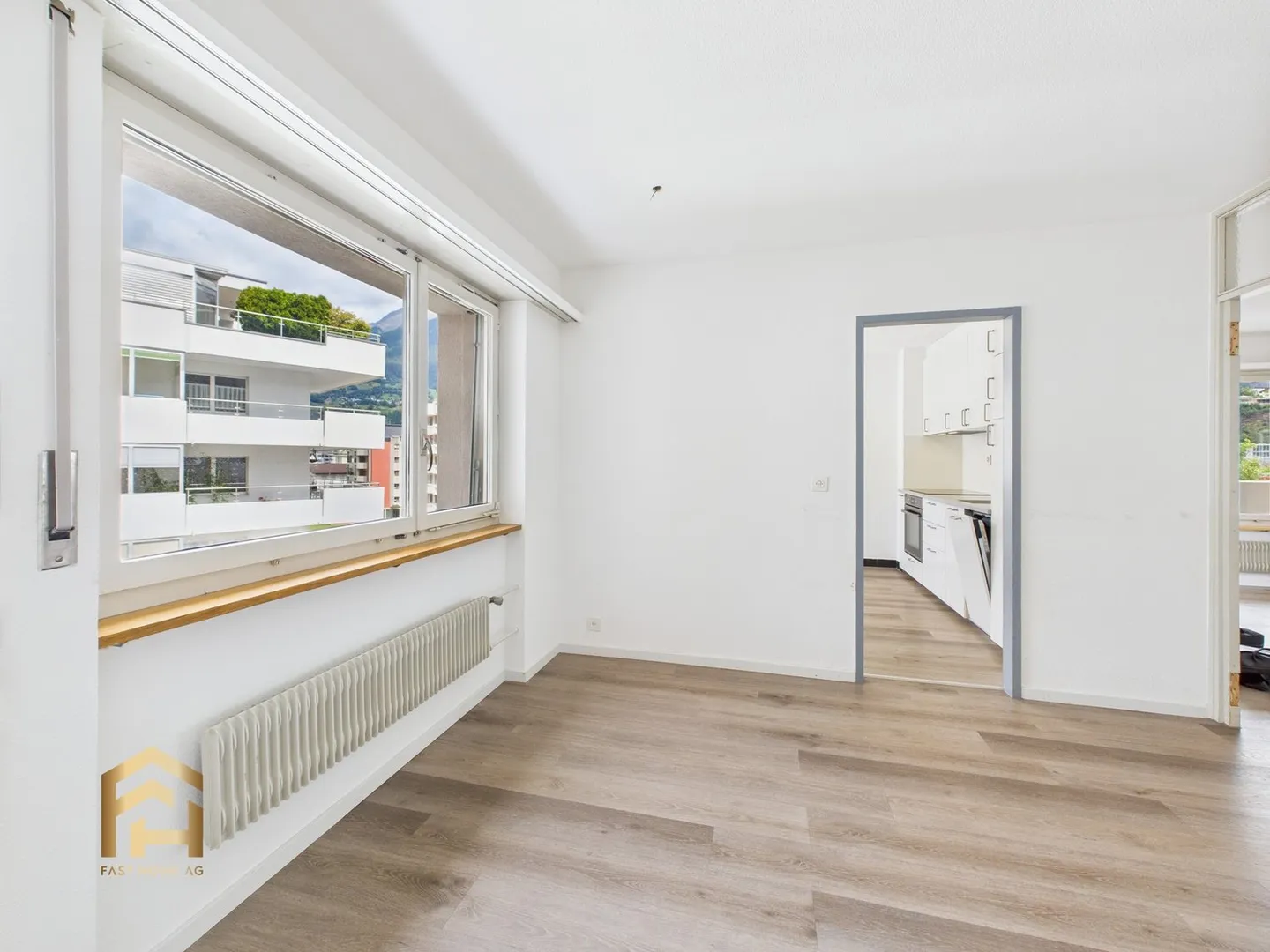 Grosszügige 4.5-ZWG mit Balkon, Aussicht und zentraler Wohnlage in Nat - Photo 3 of 13
