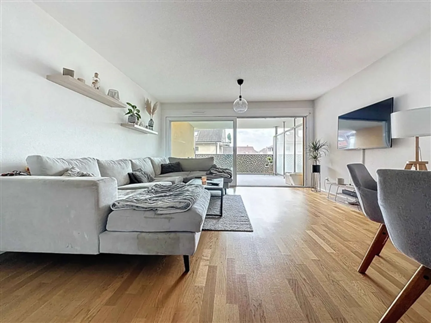 Appartement 4.5 pièces au 1er étage avec balcon - Photo 3 sur 12