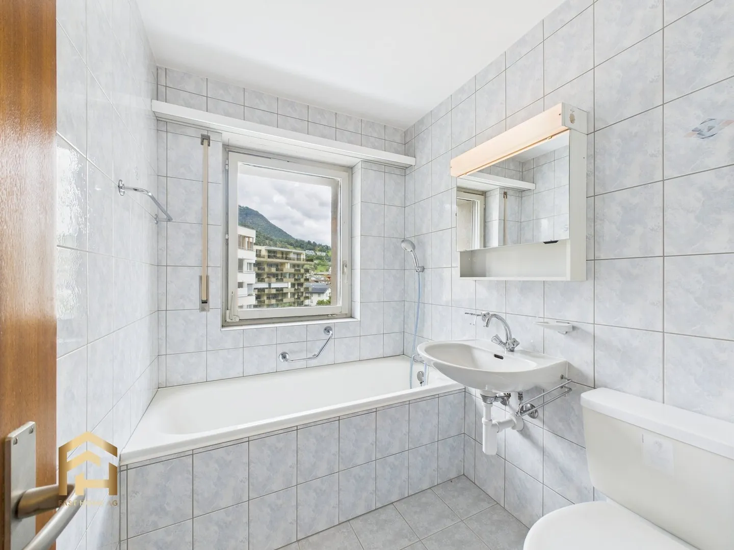 Grosszügige 4.5-ZWG mit Balkon, Aussicht und zentraler Wohnlage in Nat - Photo 9 of 13