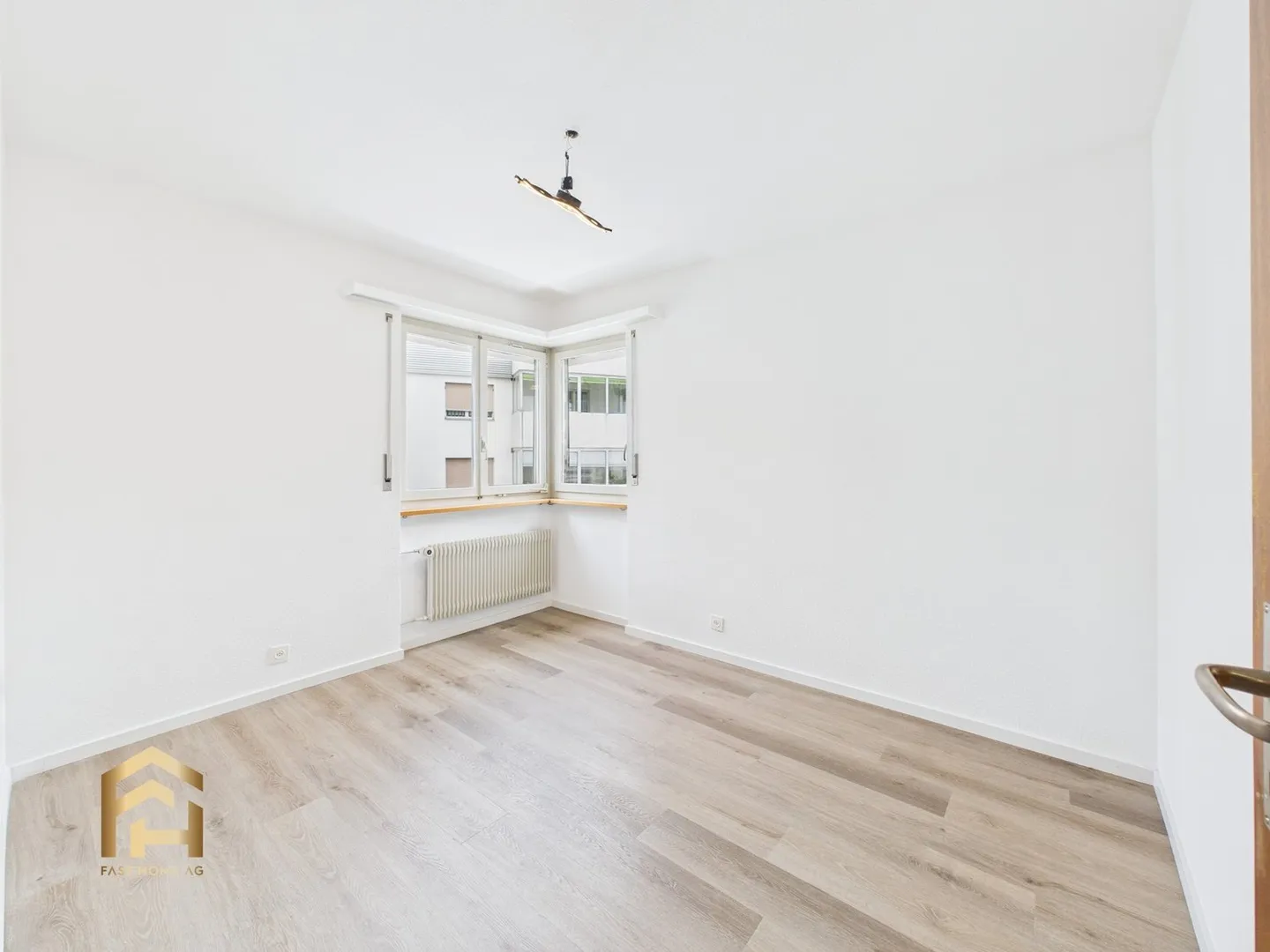 Grosszügige 4.5-ZWG mit Balkon, Aussicht und zentraler Wohnlage in Nat - Photo 7 of 13