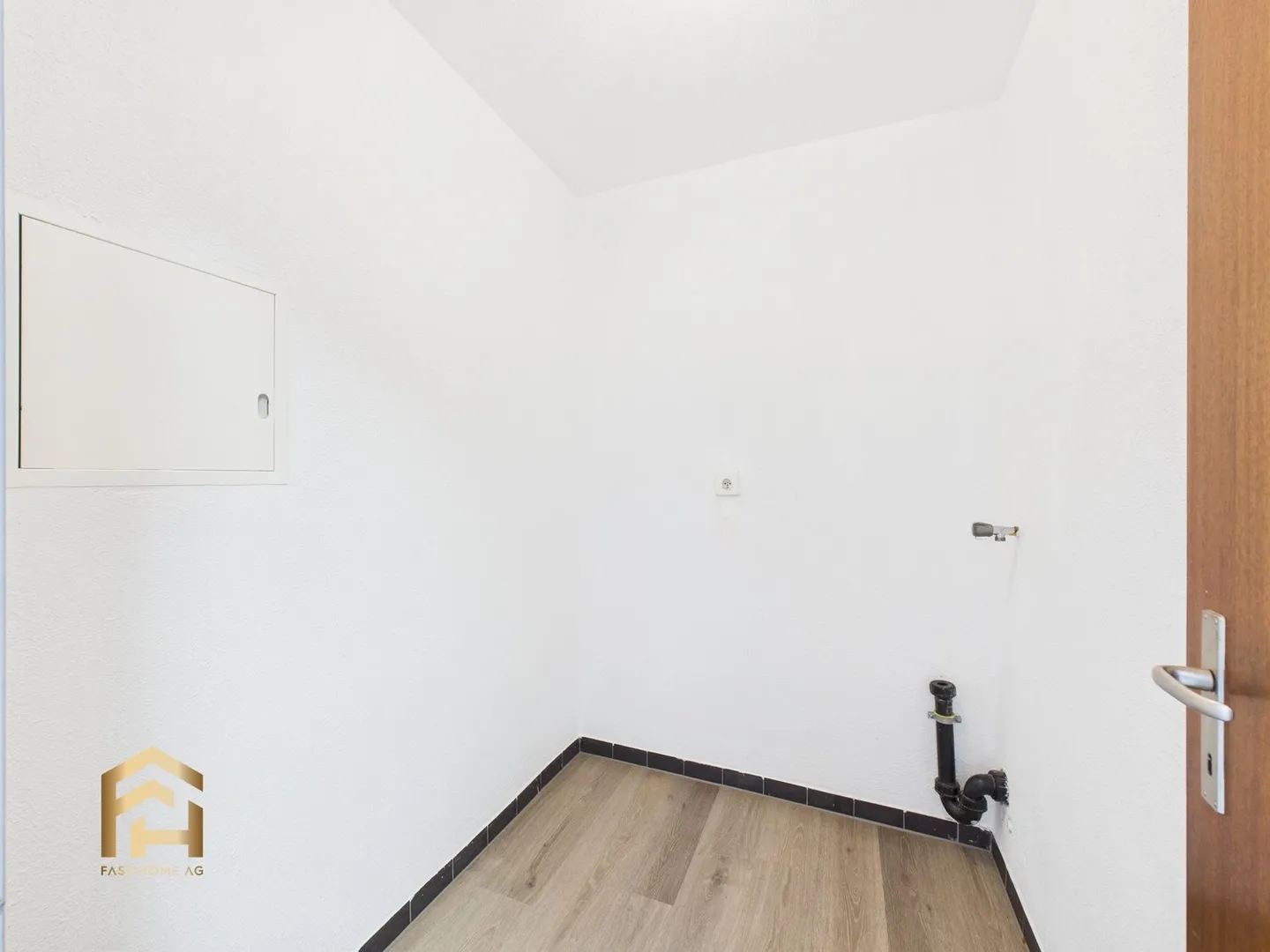 Grosszügige 4.5-ZWG mit Balkon, Aussicht und zentraler Wohnlage in Nat - Photo 12 of 13