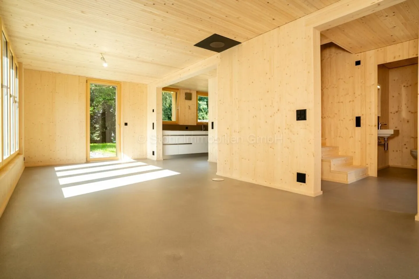NUOVA COSTRUZIONE: Incantevole casa ecologica di 5,5 stanze adiacente al bosco - Foto 3 di 23
