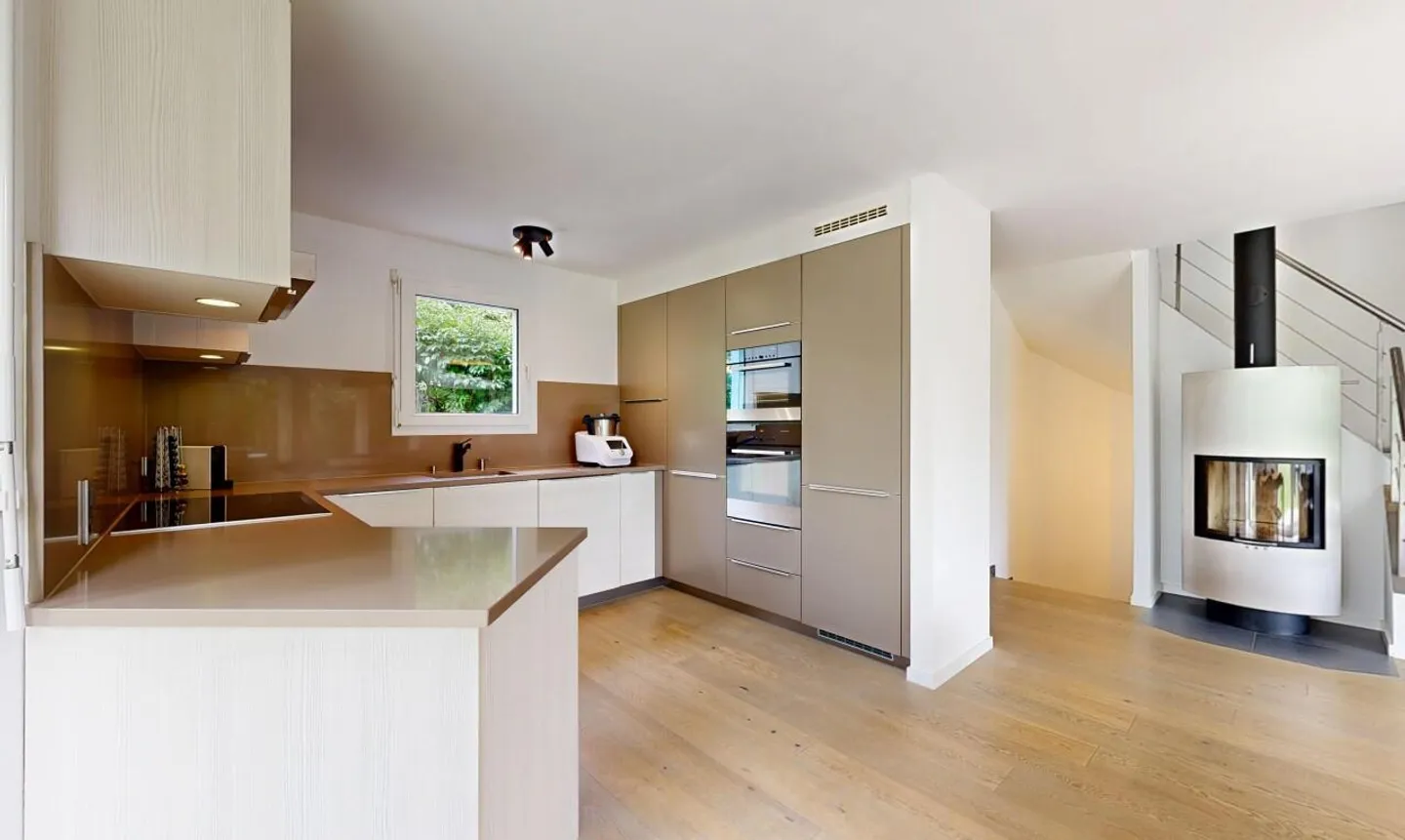 Elegance and Comfort in the Heart of Gilly - Photo 3 of 11