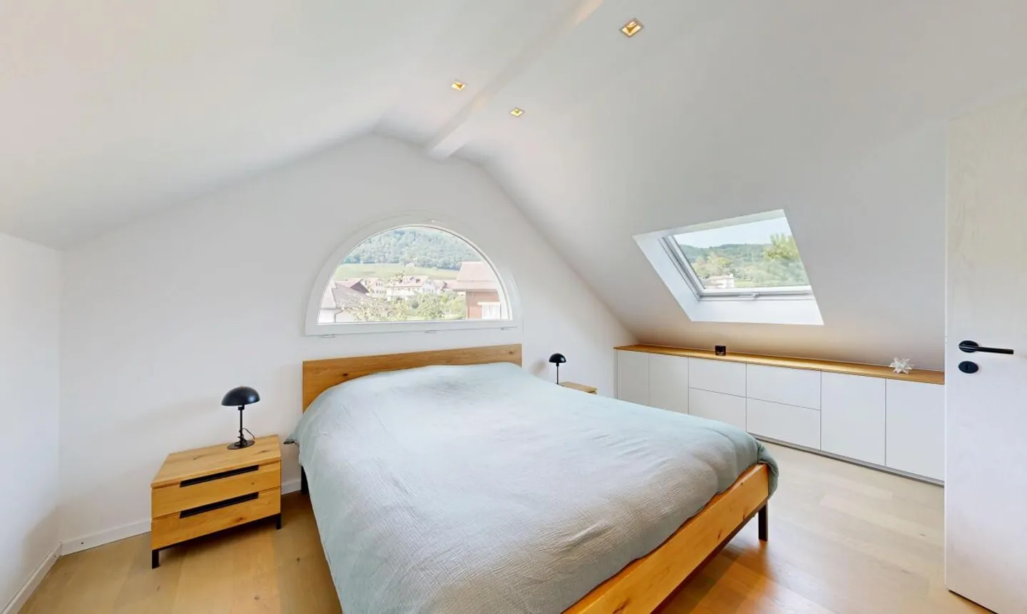 Elegance and Comfort in the Heart of Gilly - Photo 4 of 11