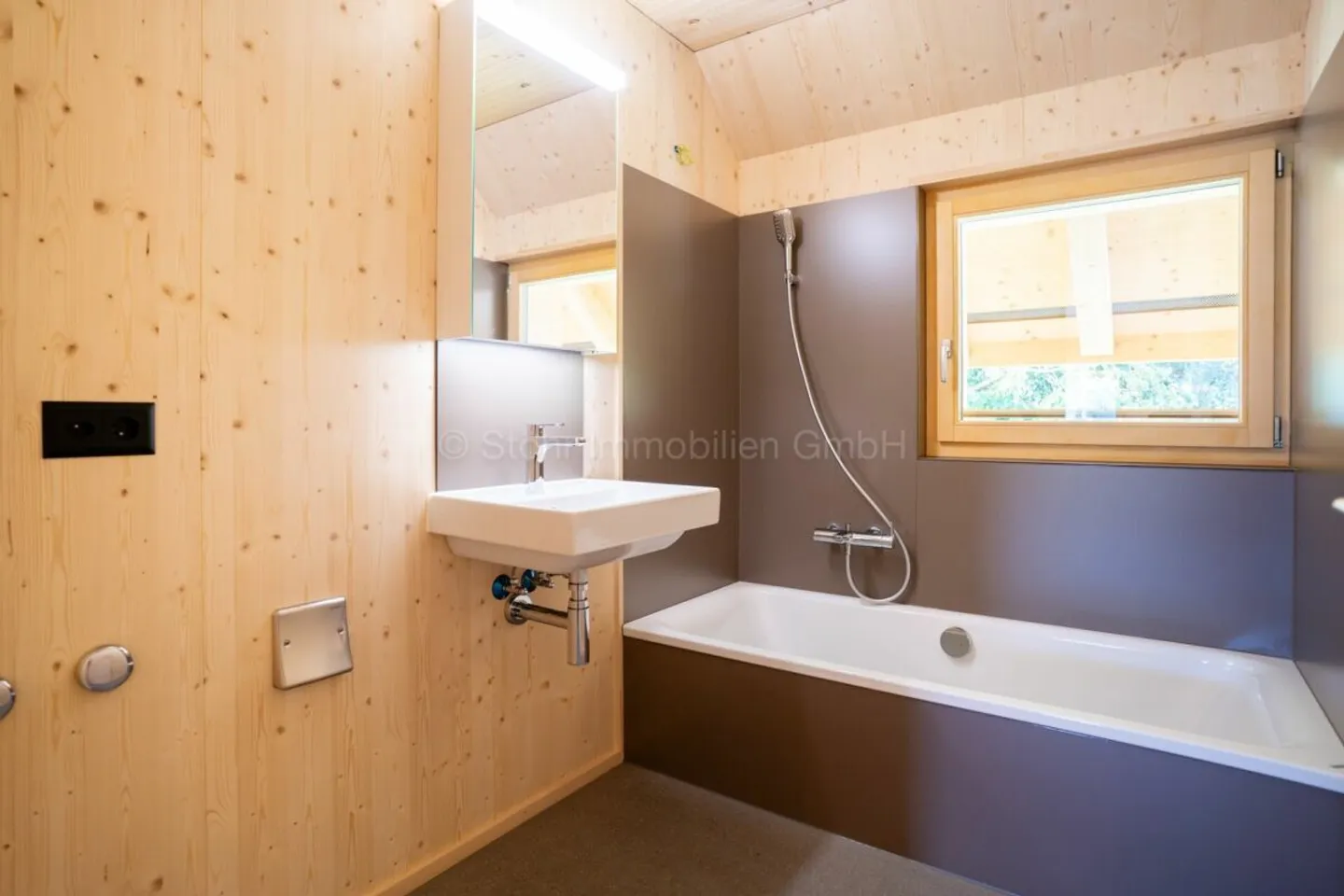 NUOVA COSTRUZIONE: Incantevole casa ecologica di 5,5 stanze adiacente al bosco - Foto 6 di 23