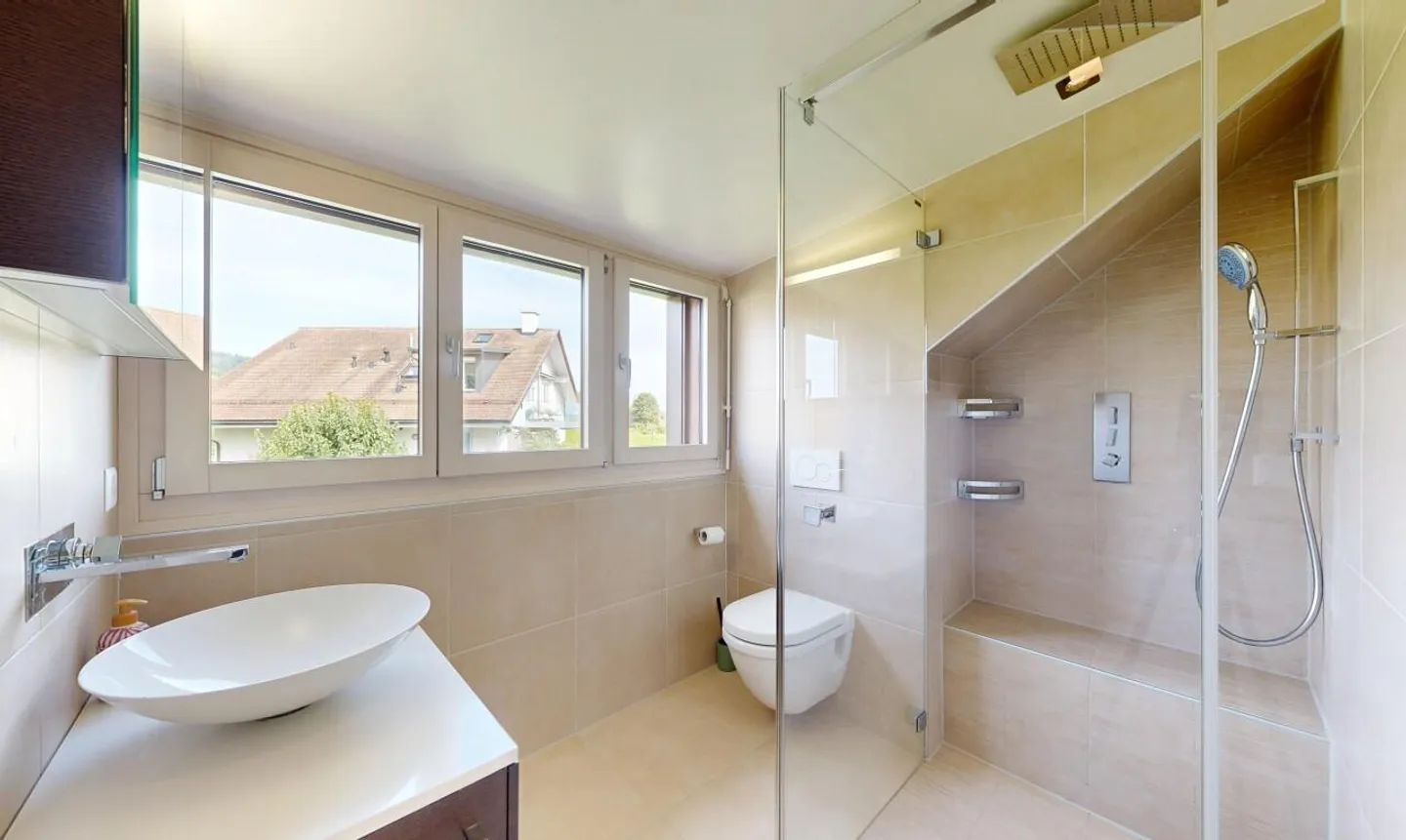 Elegance and Comfort in the Heart of Gilly - Photo 8 of 11