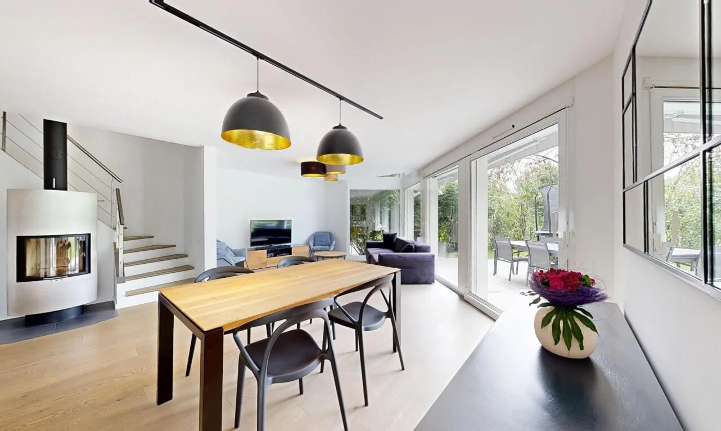 Elegance and Comfort in the Heart of Gilly - Photo 9 of 11