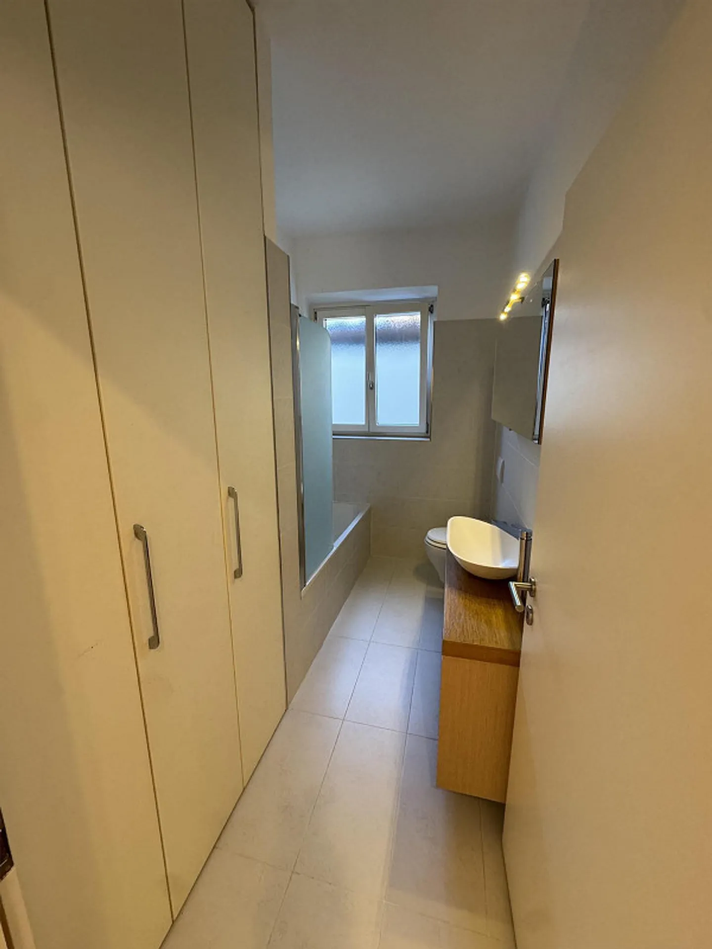 Vivre au bord du lac : raffiné 4.5 pièces entièrement rénové - Photo 12 sur 14