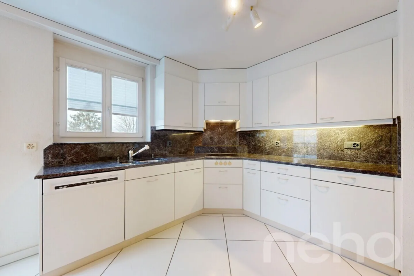 Maisonette penthouse attrayante de 4,5 pièces - Photo 4 sur 11