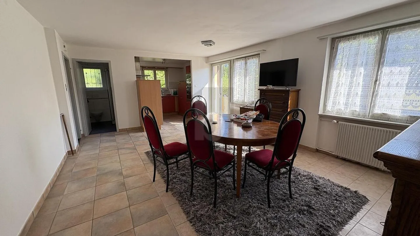 Geräumiges Familienhaus in Moutier - Foto 2 von 6