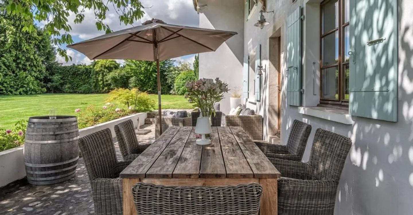 Modernity and luxury for this fully renovated farmhouse. - Photo 6 of 10
