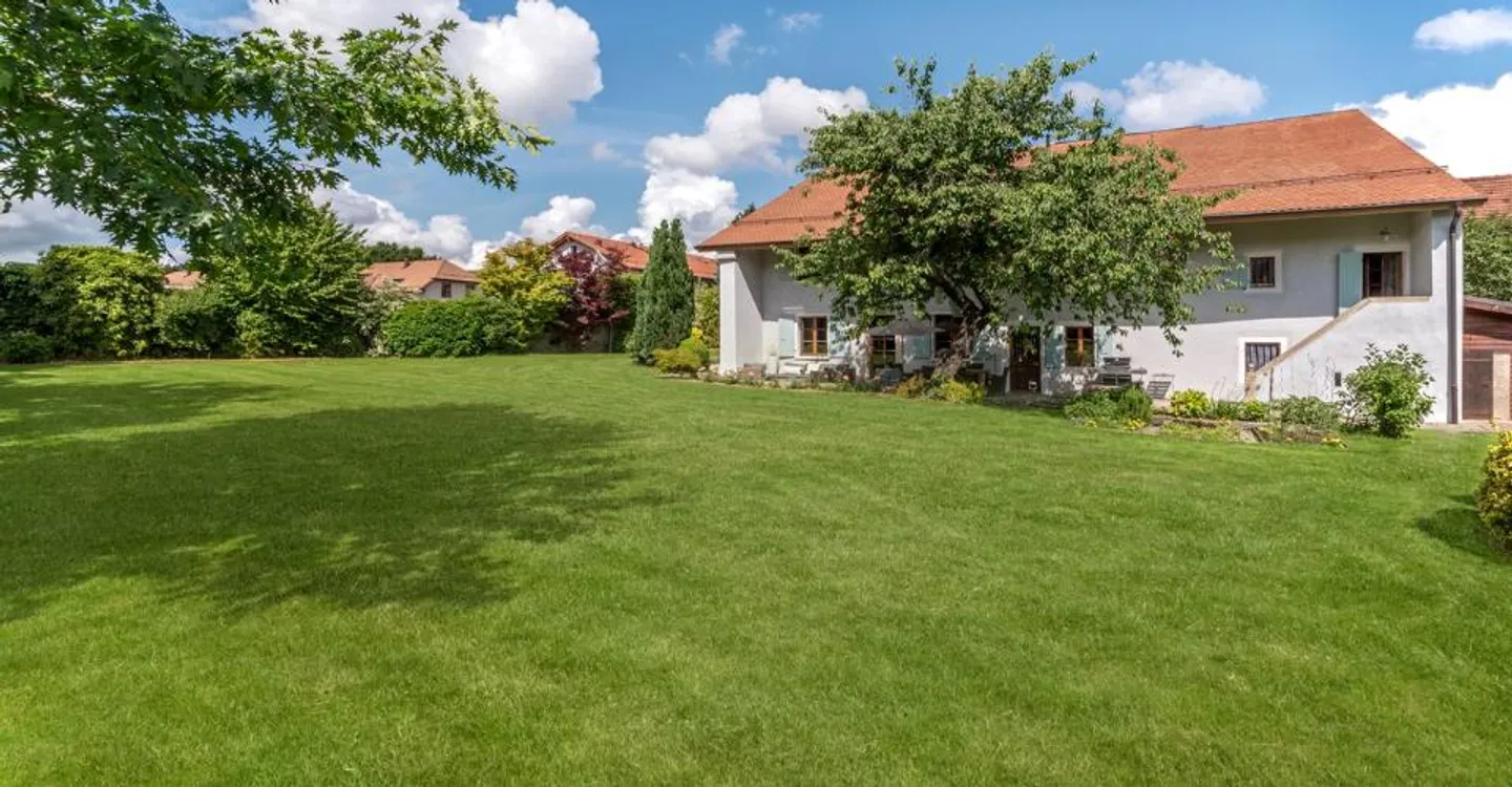 Modernity and luxury for this fully renovated farmhouse. - Photo 10 of 10