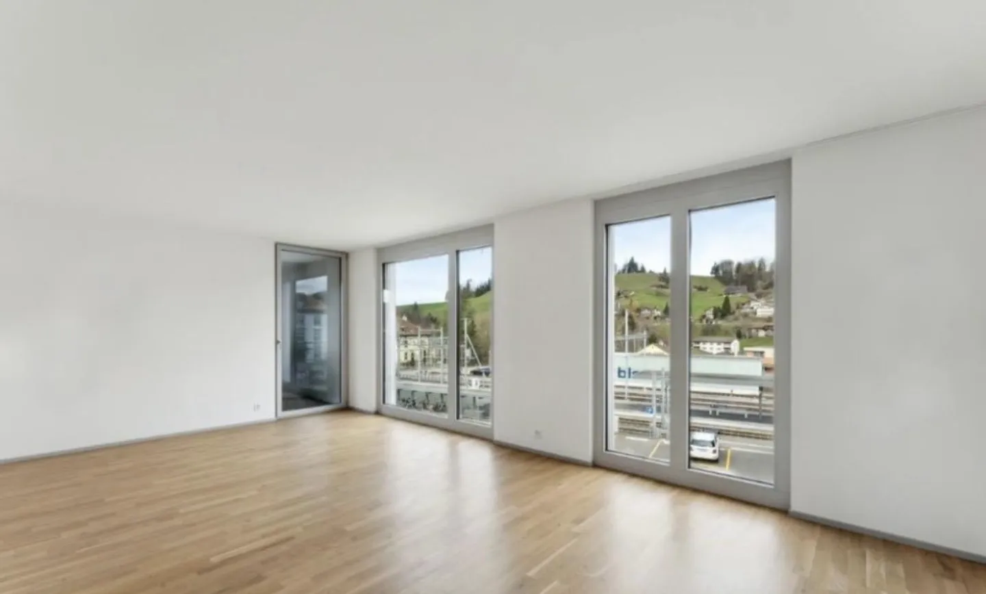 Appartamento moderno di 3,5 stanze direttamente alla stazione - Foto 1 di 10