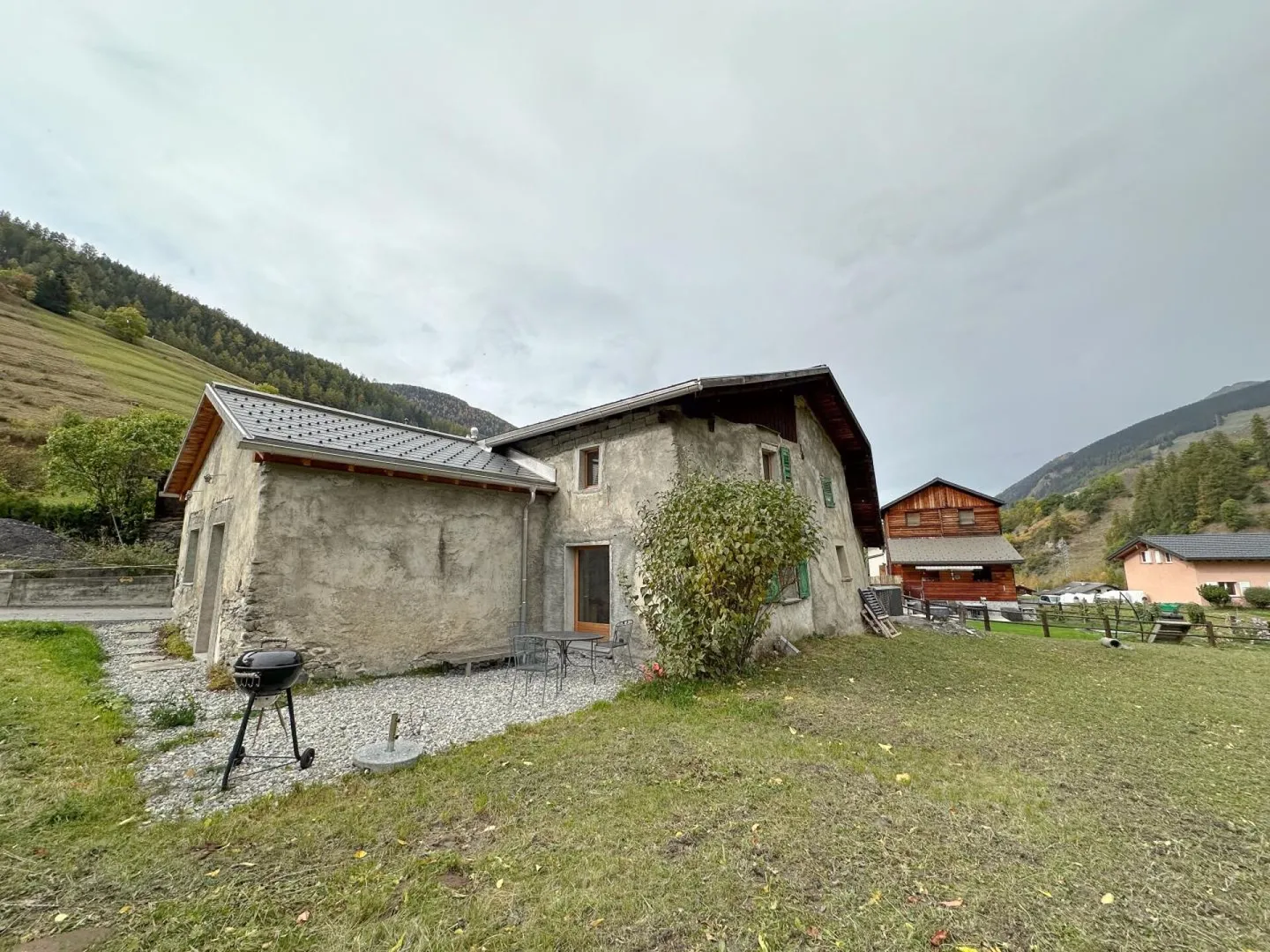 Individual Villa 5.5 Rooms in Liddes - Photo 1 of 11