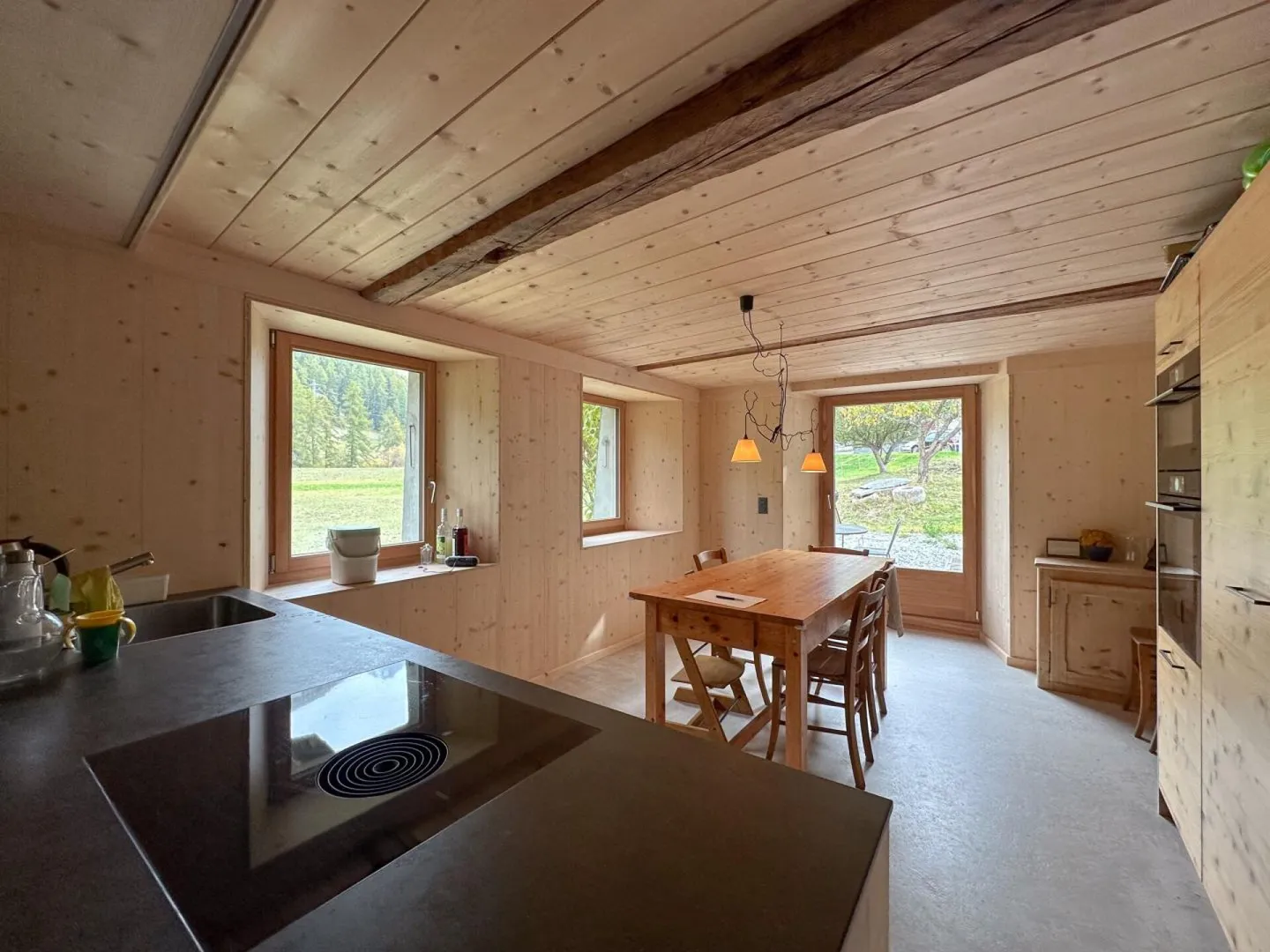 Individual Villa 5.5 Rooms in Liddes - Photo 2 of 11