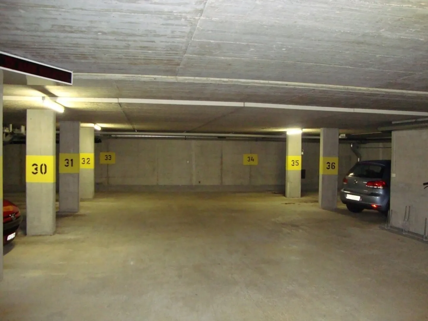 Votre place de parking dans le garage souterrain de Zurich-Altstetten - Photo 2 sur 2