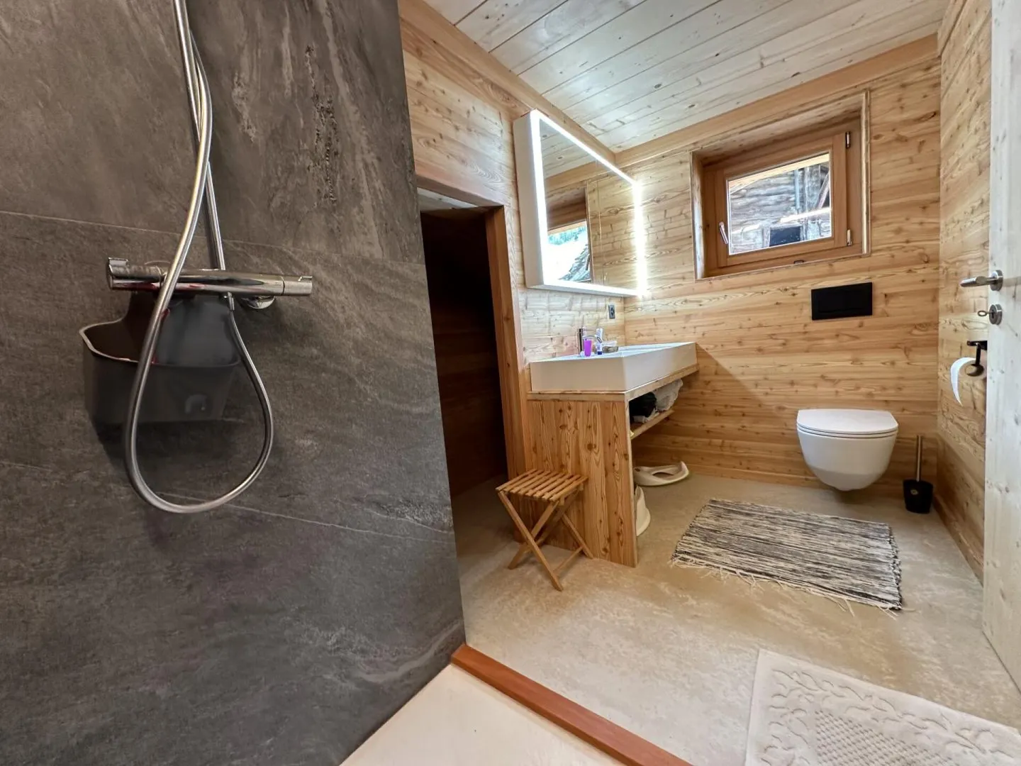 Individual Villa 5.5 Rooms in Liddes - Photo 9 of 11