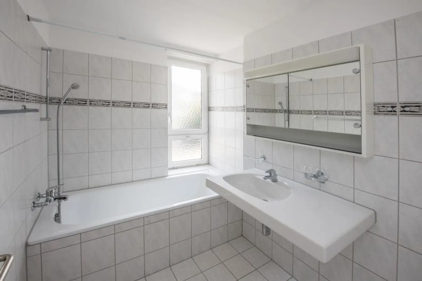 Appartement lumineux en ville dans un quartier résidentiel prisé - Photo 7 sur 10