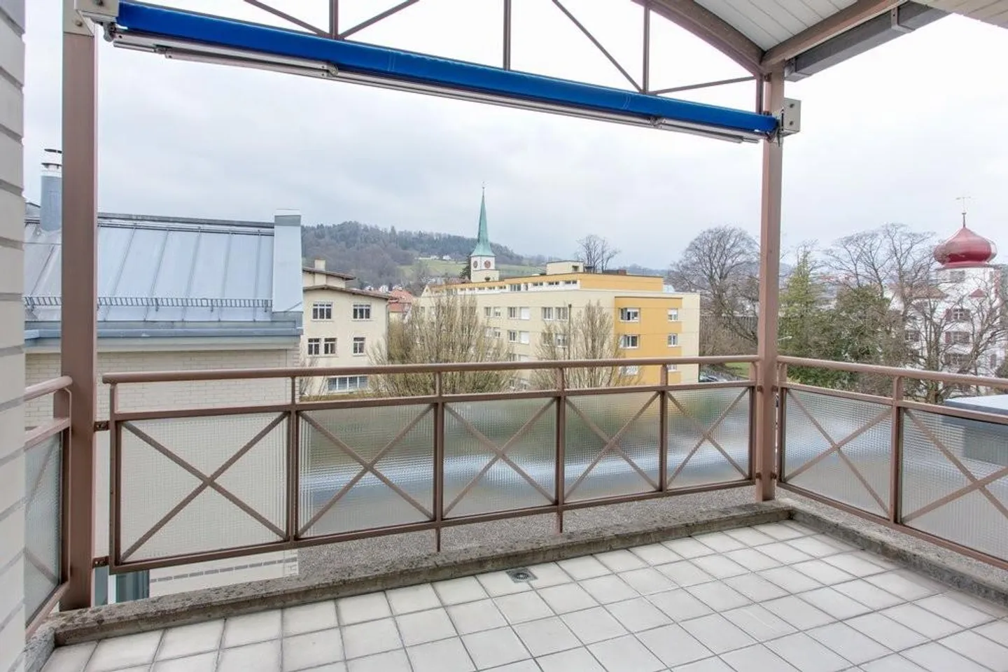 L'appartement attrayant près de l'hôpital cantonal - Photo 2 sur 7