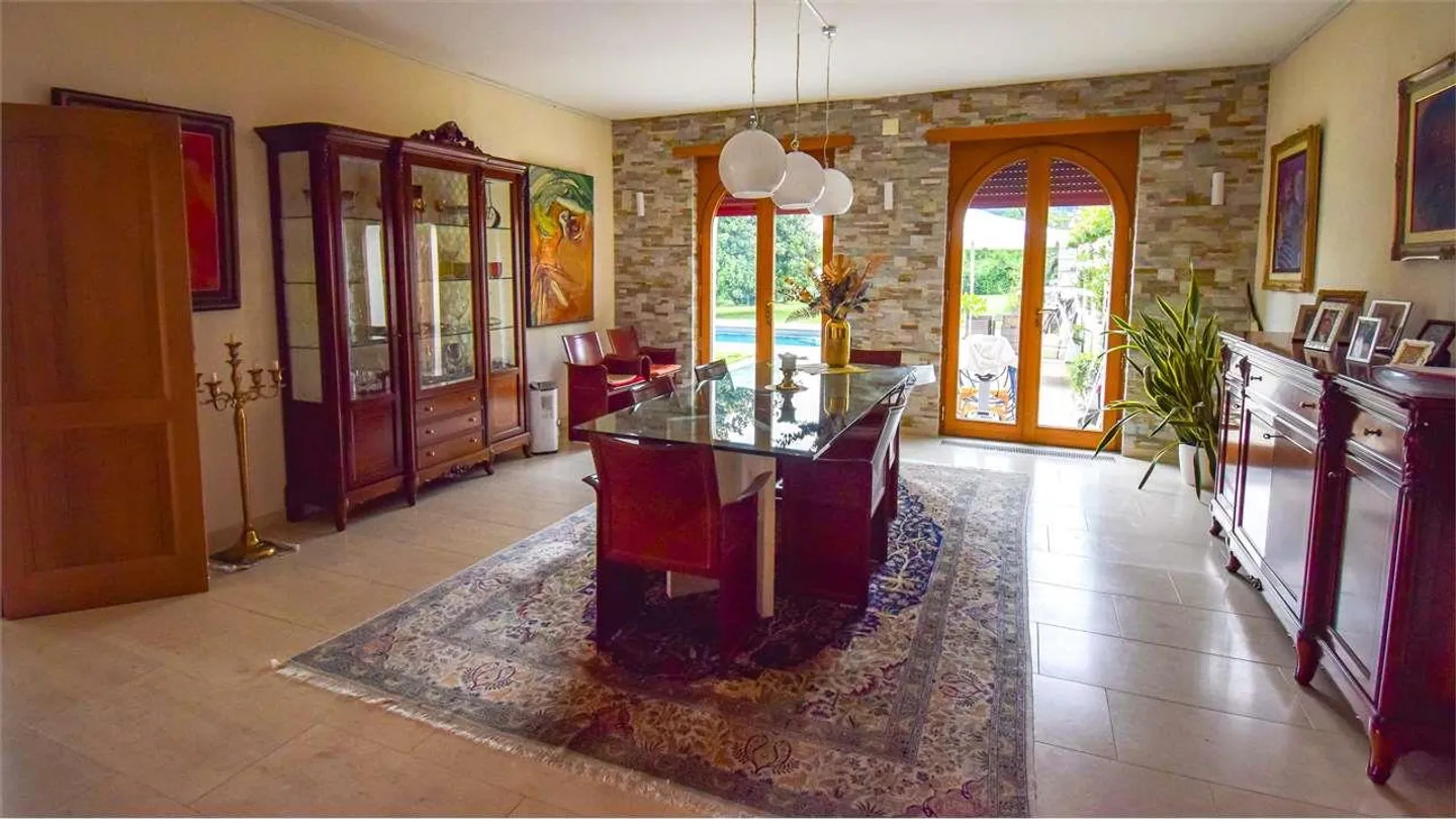 PRESTIGIOSA VILLA CON VISTA LAGO - Foto 10 di 13