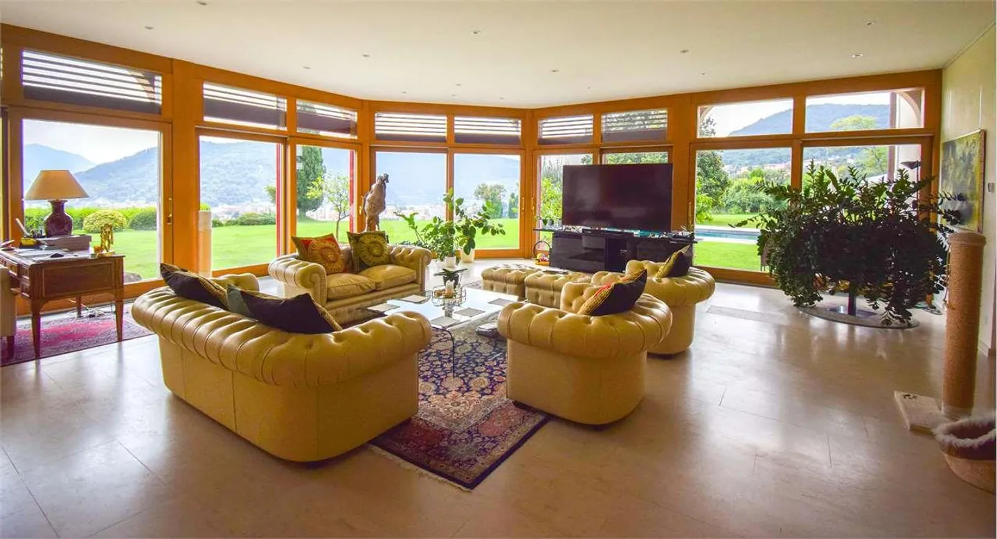 PRESTIGIOSA VILLA CON VISTA LAGO - Foto 9 di 13
