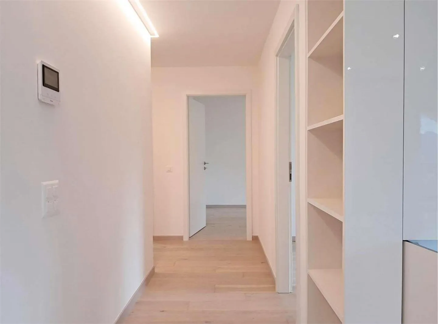 Appartamento moderno con vista lago - Foto 3 di 12