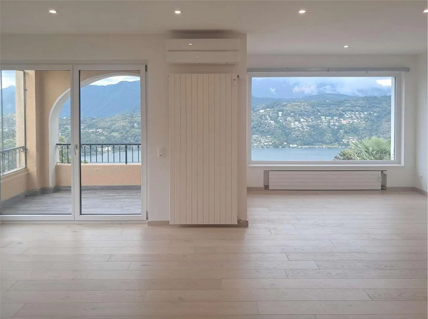 Appartamento moderno con vista lago - Foto 1 di 12