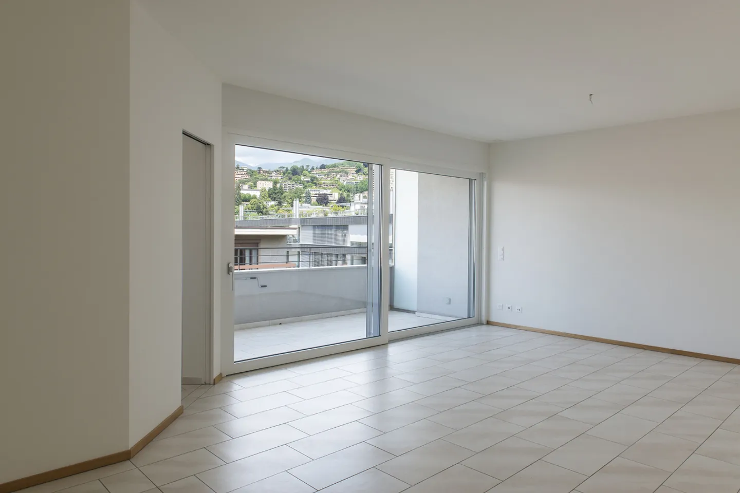 RESIDENZA CASPI 3.5 LOCALI LUGANO - Photo 1 of 6