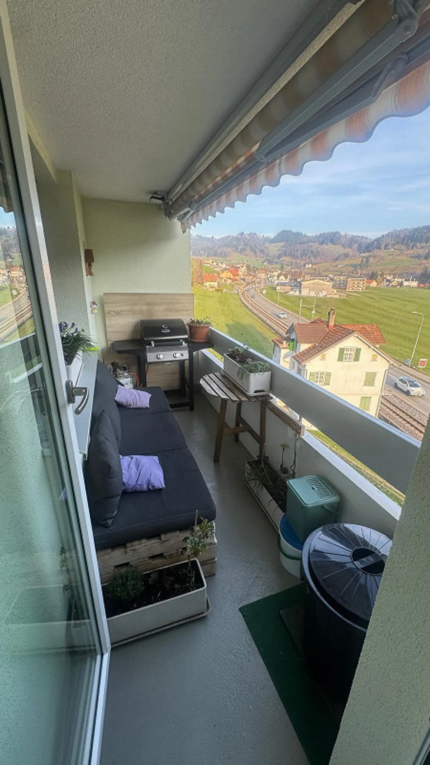 Sunny condominium with a view of the Appenzellerland - Photo 3 of 18