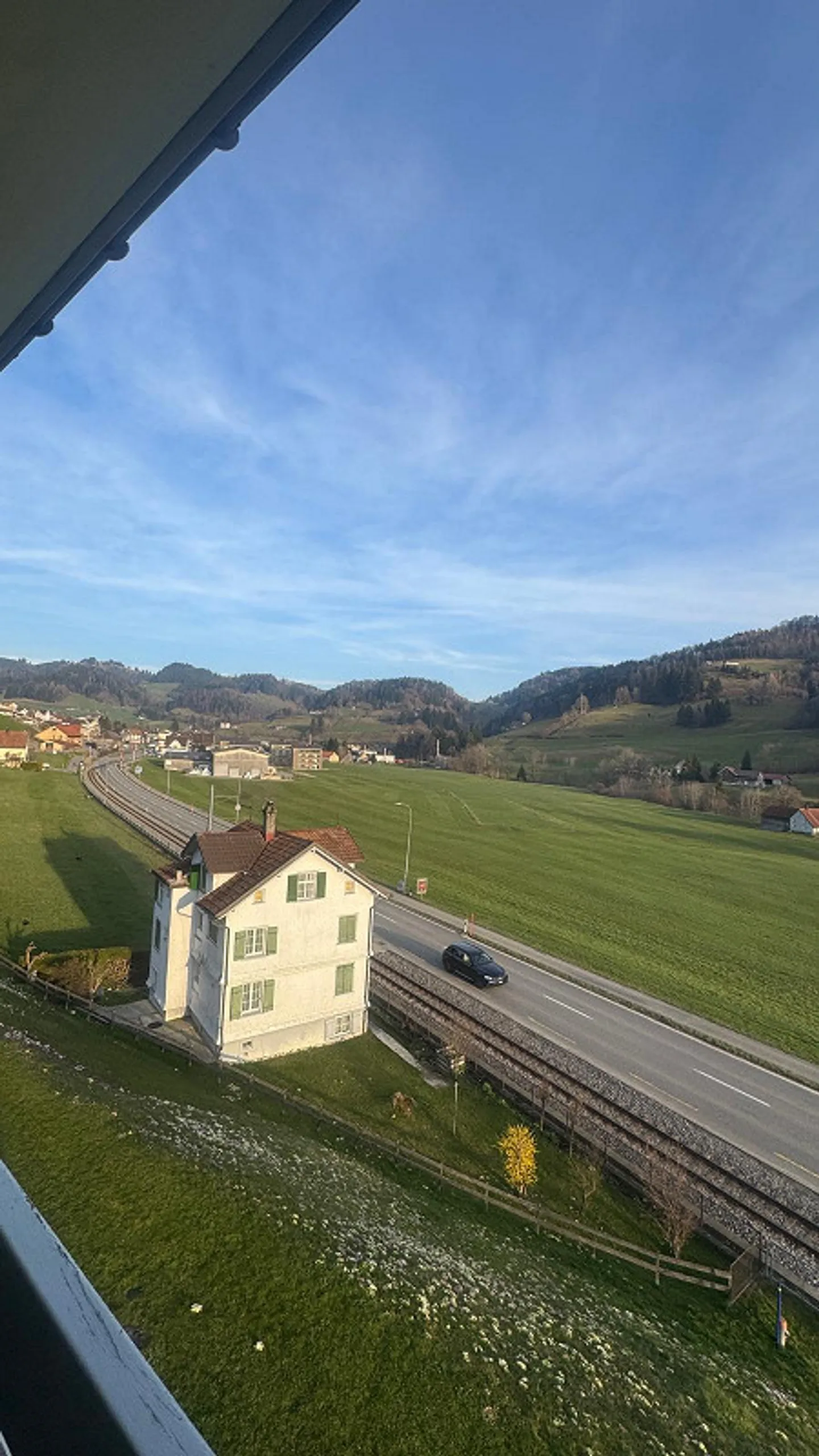 Sunny condominium with a view of the Appenzellerland - Photo 4 of 18