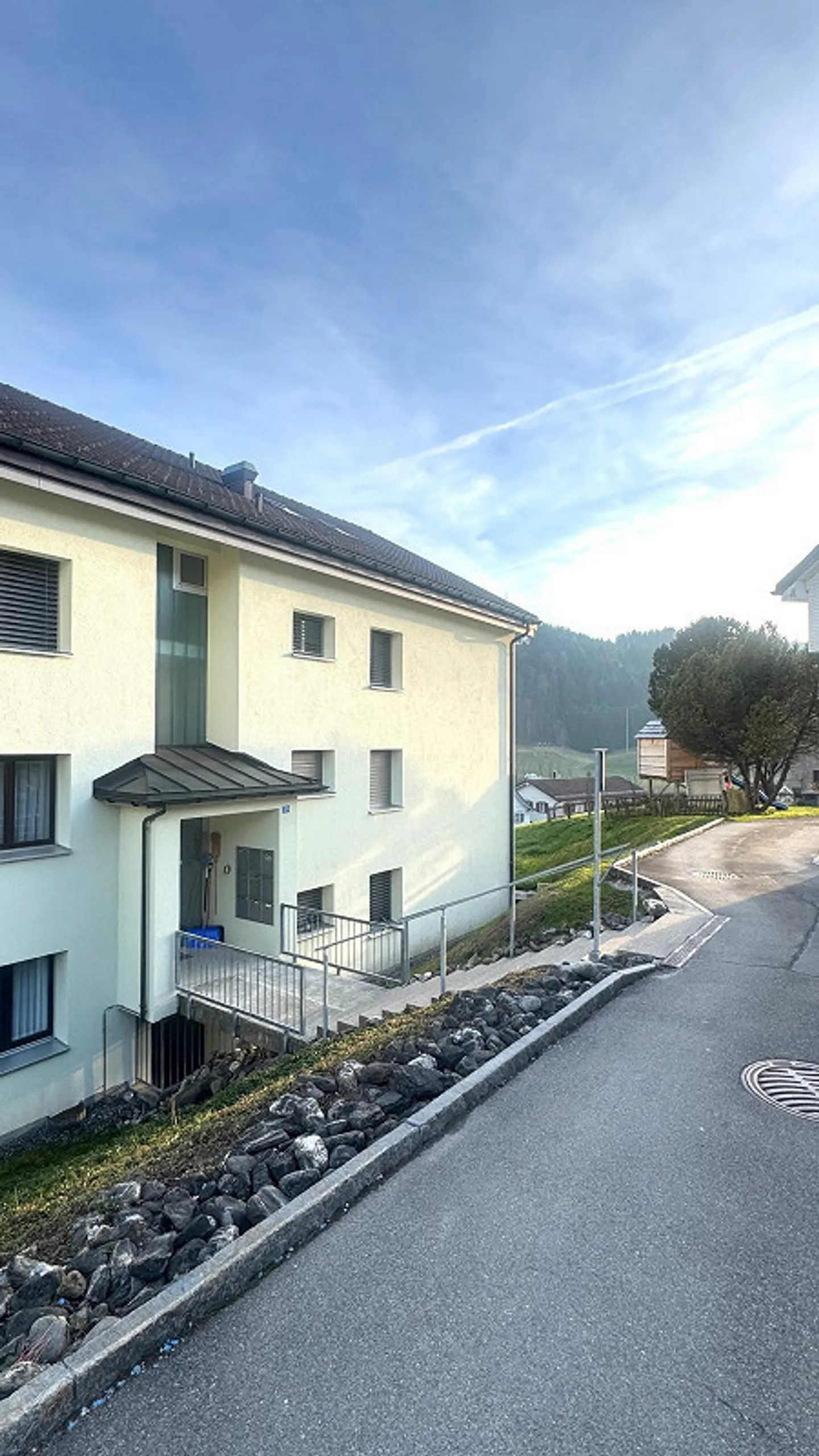 Sunny condominium with a view of the Appenzellerland - Photo 17 of 18