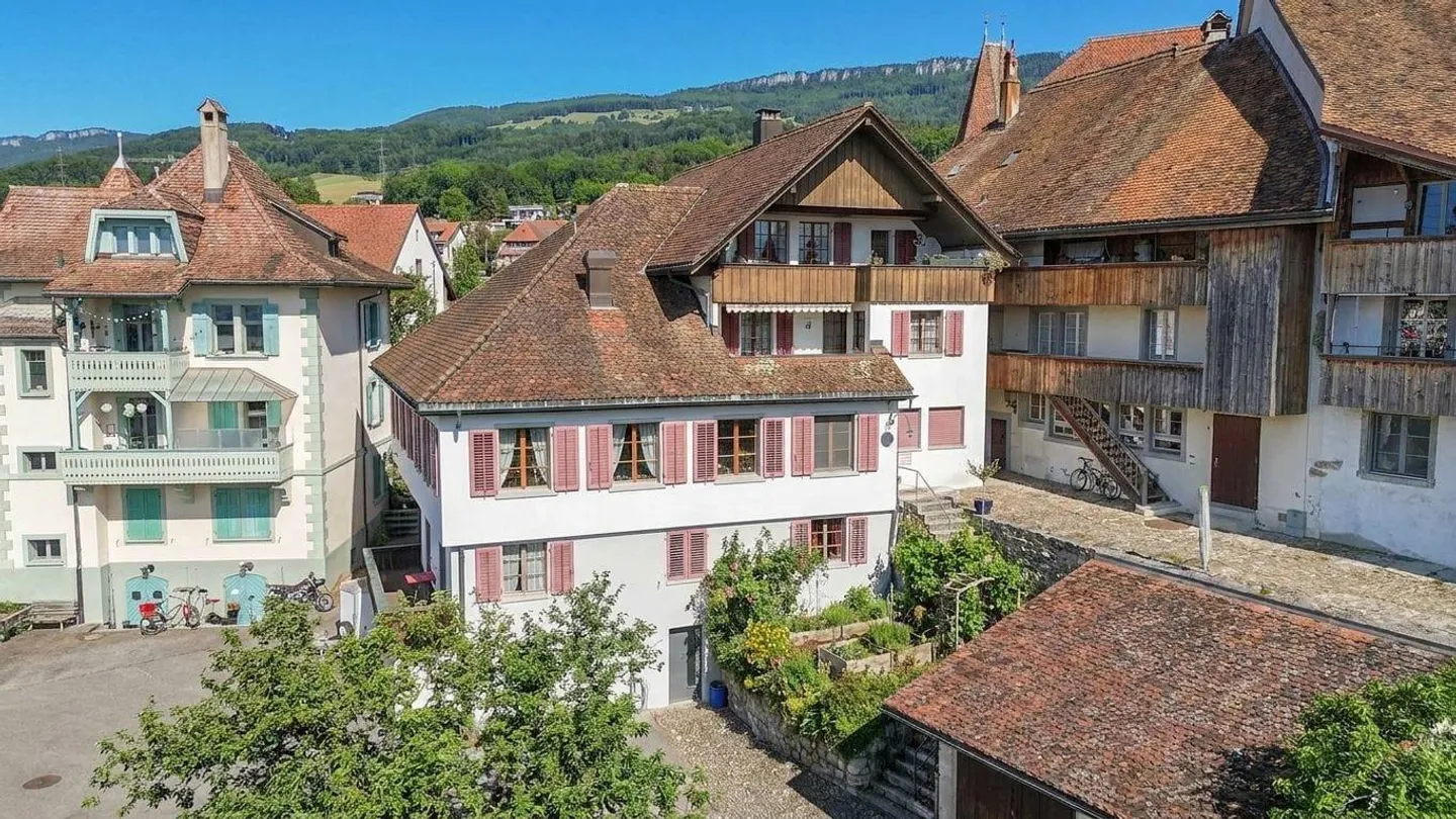 Characterful property with great development and usage potential - Photo 1 of 13