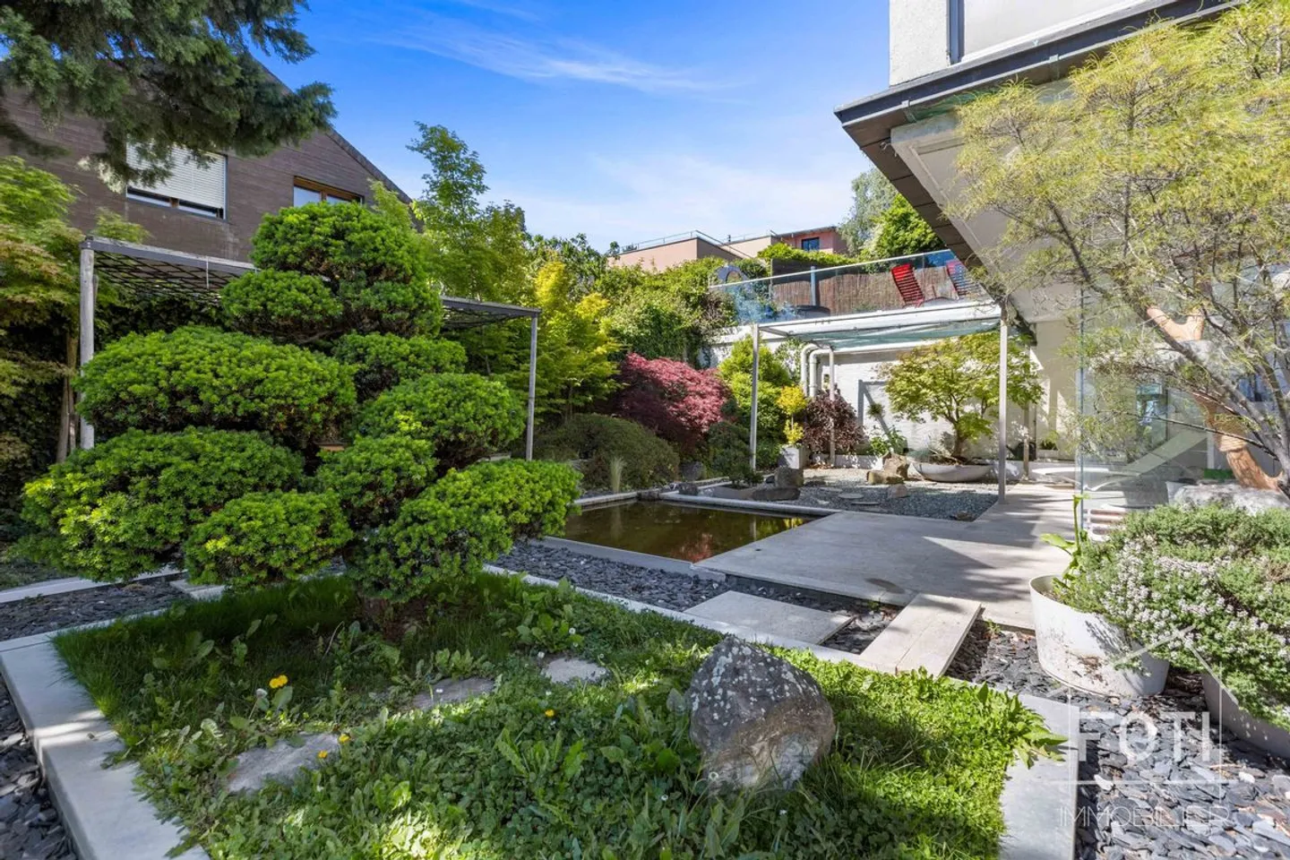 Superb high-end duplex with 5.5 rooms, garden, and private pool. - Photo 6 of 13