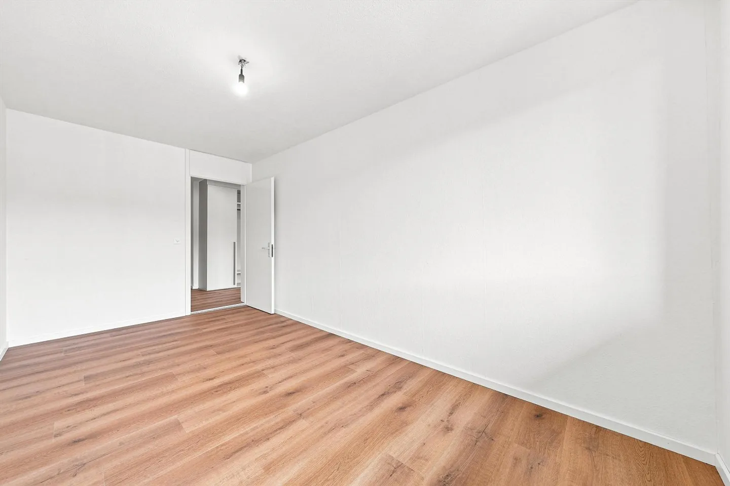 Erstvermietung nach Totalsanierung – 4½-Zimmer-Wohnung in Hünenberg - Foto 3 di 18