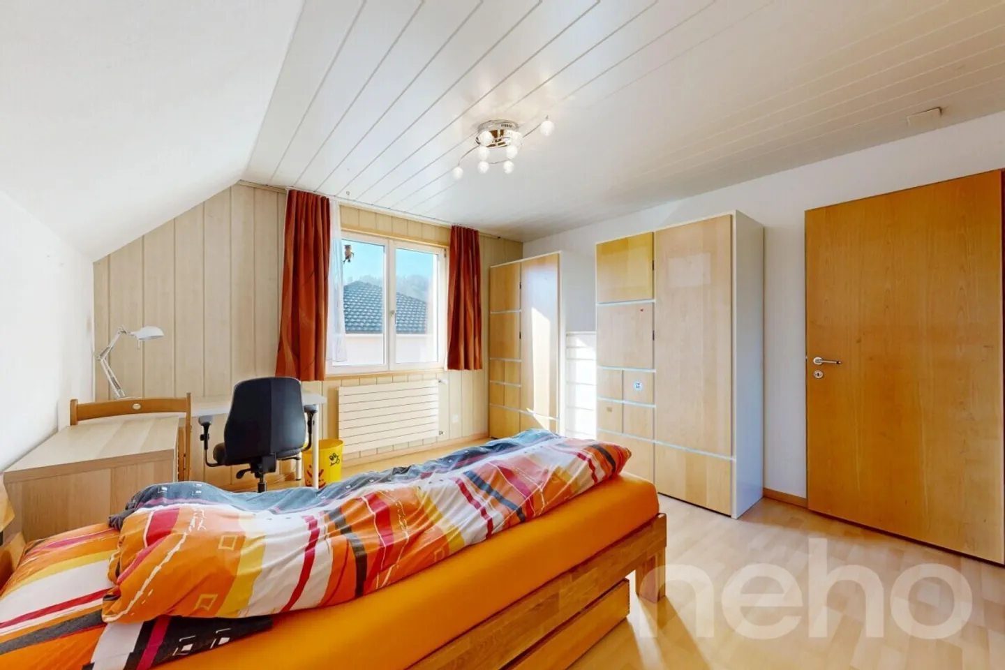 Charmante maison individuelle de 4 pièces avec potentiel d'aménagement sur un terrain de 732m2 - Photo 7 sur 12