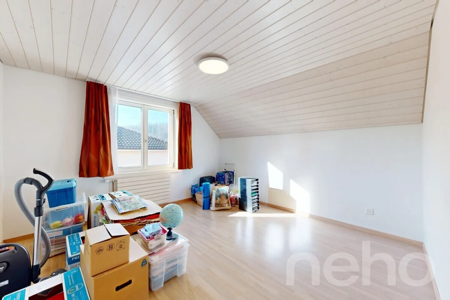 Charmante maison individuelle de 4 pièces avec potentiel d'aménagement sur un terrain de 732m2 - Photo 8 sur 12