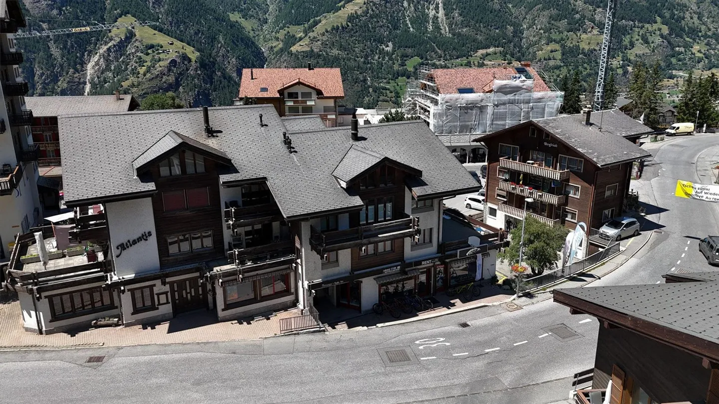 Vivre avec panorama sur les montagnes - Appartement de 4,5 pièces avec terrasse unique - Photo 10 sur 11
