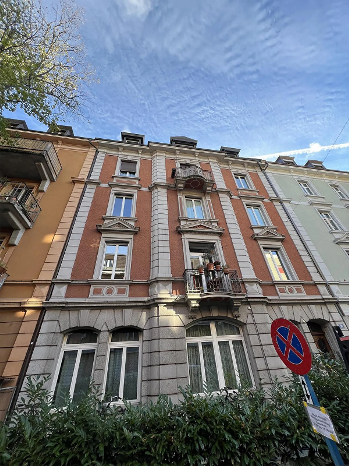 Bell'appartamento di 2 stanze in un edificio d'epoca, situato centralmente a Kleinbasel - Foto 1 di 5