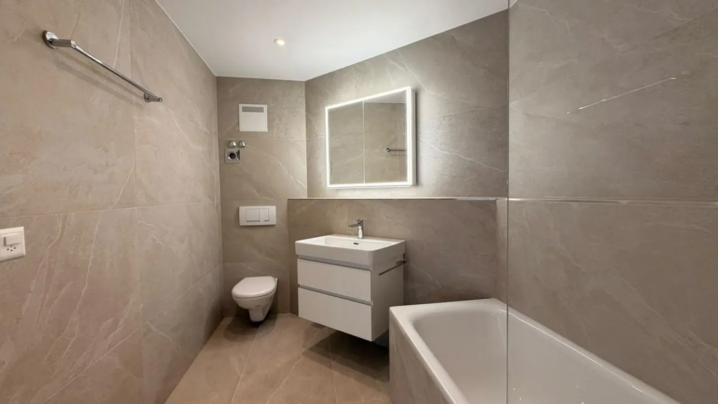 Appartement 3.5 pièces fraîchement rénové d'environ 95 m² avec deux balcons - Photo 6 sur 14