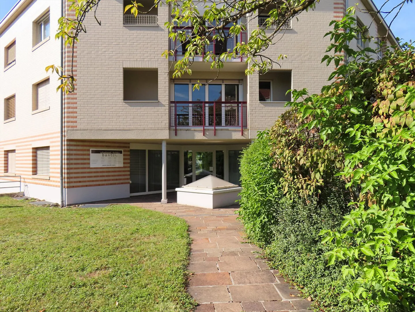Appartement 3.5 pièces fraîchement rénové d'environ 95 m² avec deux balcons - Photo 9 sur 14