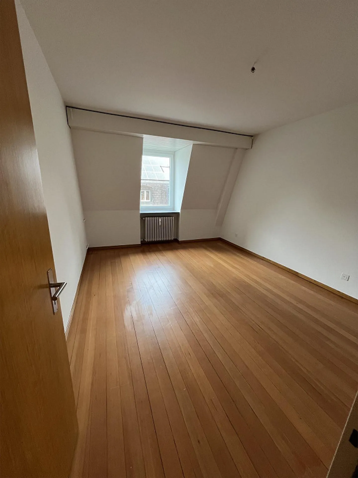 Bell'appartamento di 2 stanze in un edificio d'epoca, situato centralmente a Kleinbasel - Foto 2 di 5