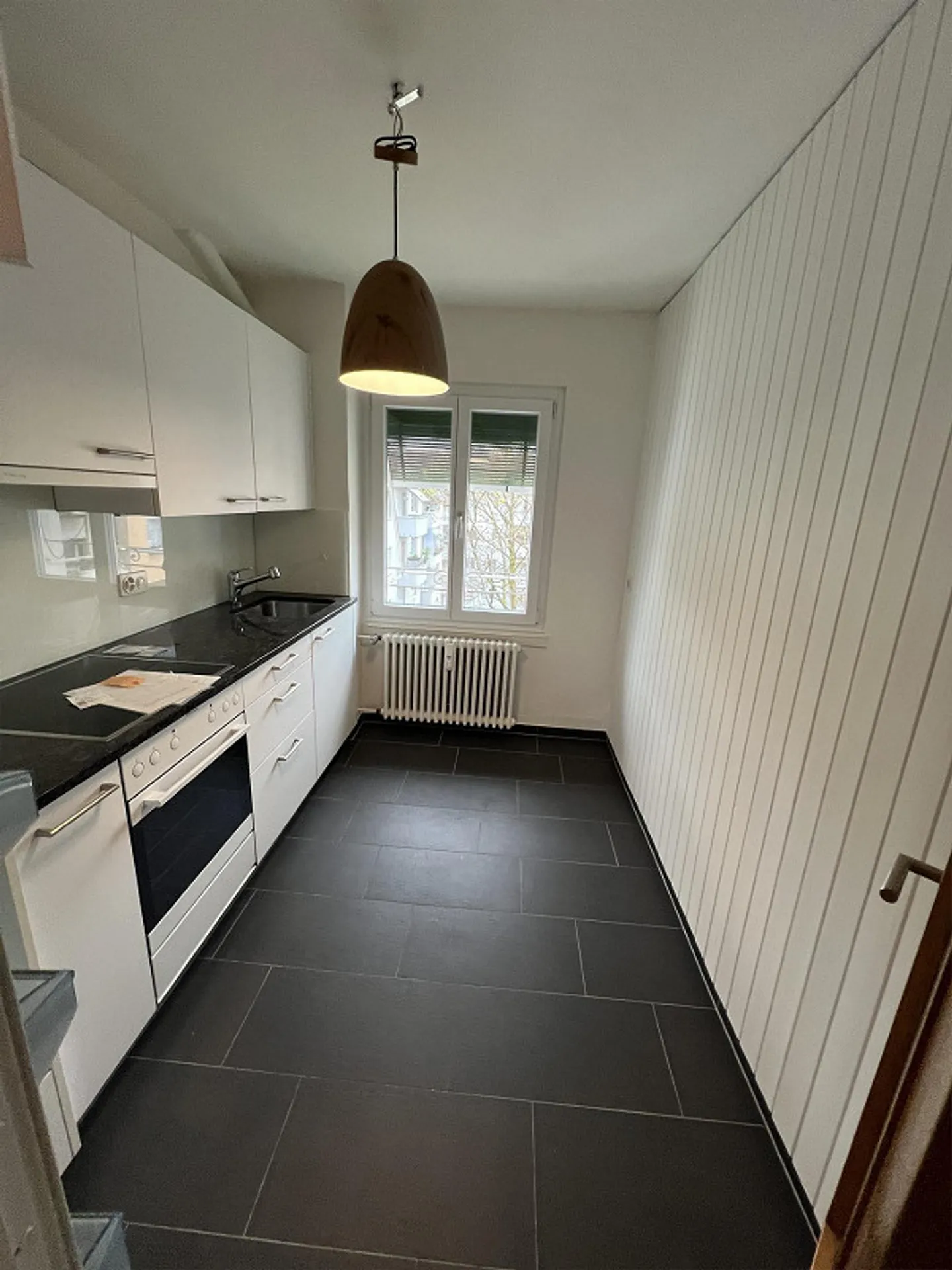 Bell'appartamento di 2 stanze in un edificio d'epoca, situato centralmente a Kleinbasel - Foto 4 di 5