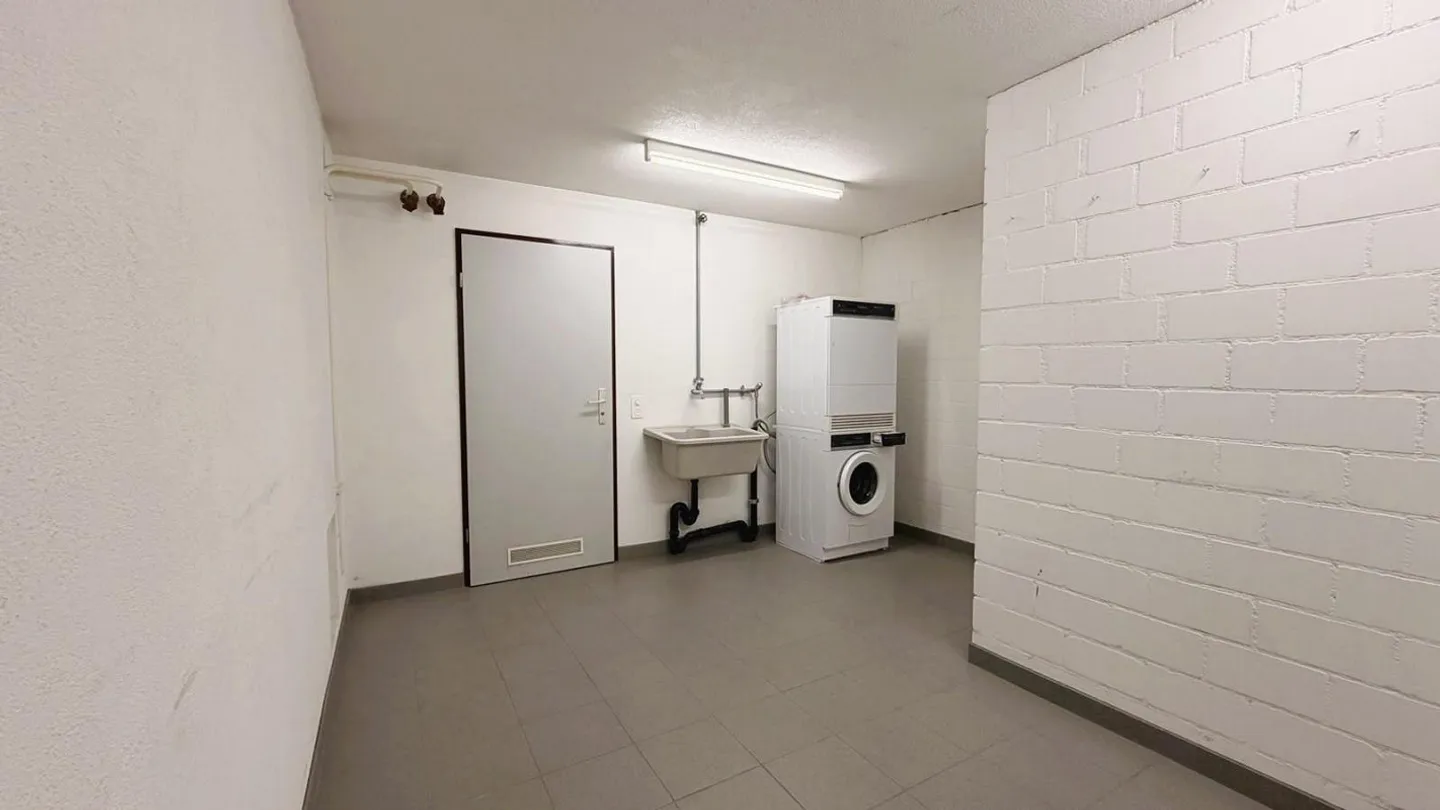 Appartement 3.5 pièces fraîchement rénové d'environ 95 m² avec deux balcons - Photo 13 sur 14