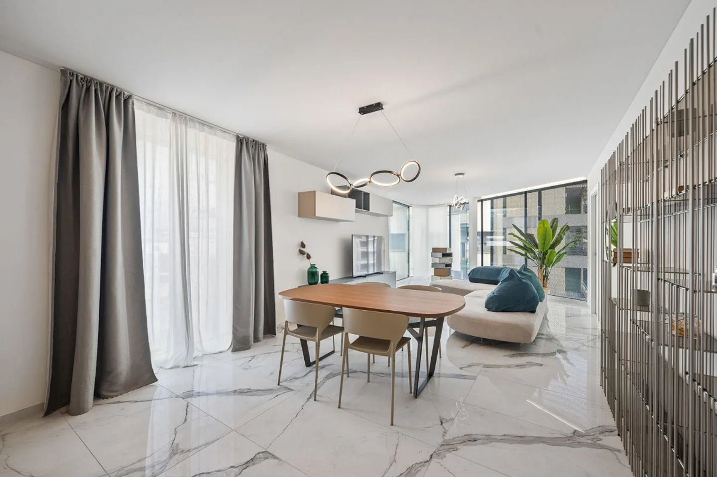 Modern Penthouse with Rooftop Terrace - Photo 3 of 10