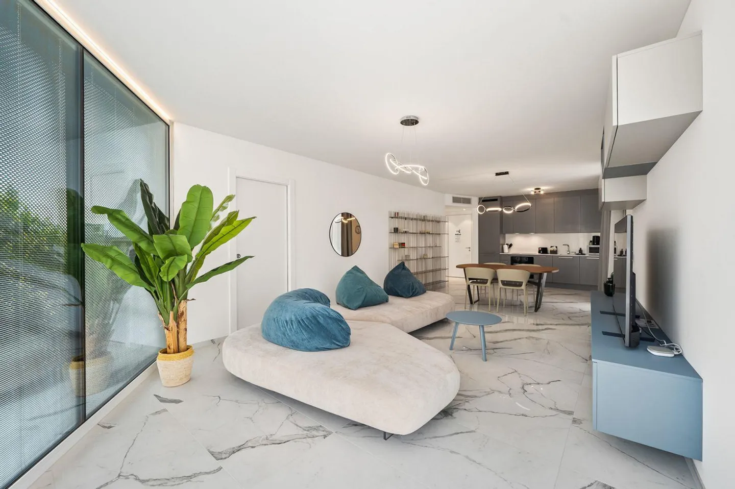 Modern Penthouse with Rooftop Terrace - Photo 4 of 10