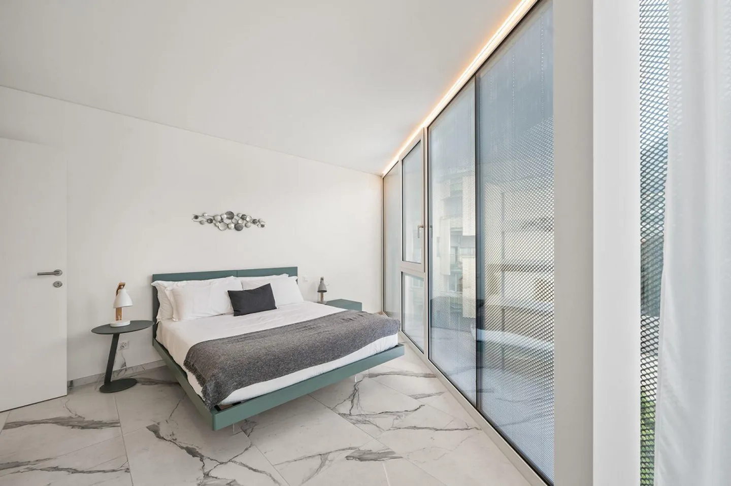 Modern Penthouse with Rooftop Terrace - Photo 5 of 10